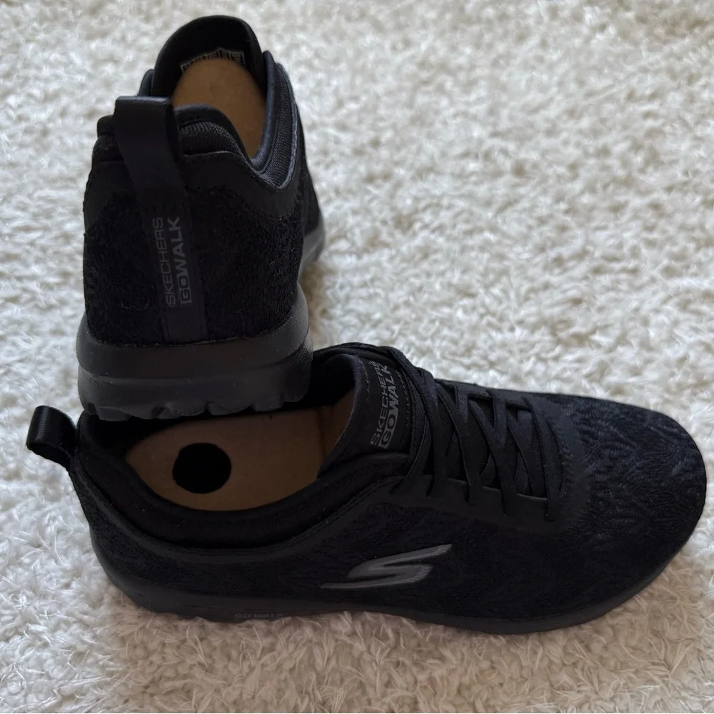 Skechers Go Walk woman’s Black Slip-On Walking Shoes: Size 7 - Picture 4 of 6
